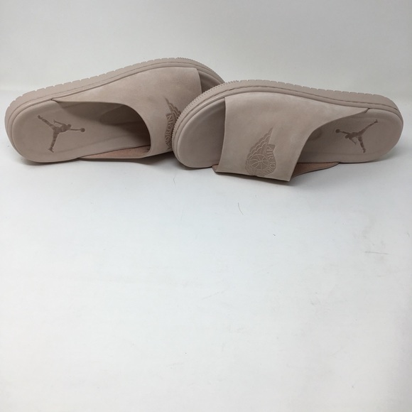 Women’s Air Jordan Slides - Picture 4 of 6
